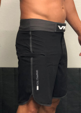 GRAPPLE TECH 2.0 PERFORMANCE SHORT / BLACK/ CHARCOAL